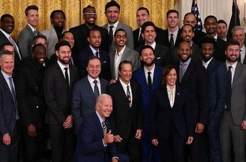 Bayden Ağ Evdə NBA çempionu Golden State Warriors-u qəbul edib