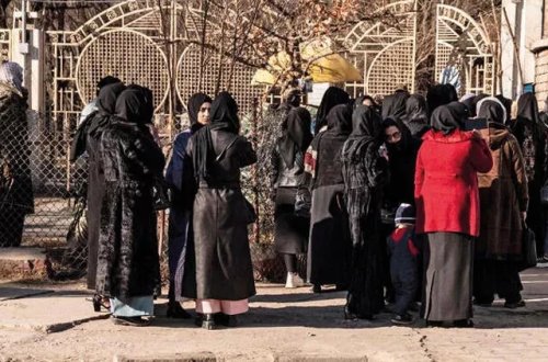 Taliban kişi həkimlərin yanına getməyi qadağan edir