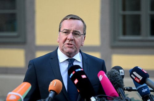 Almaniyanın yeni müdafiə naziri and içib