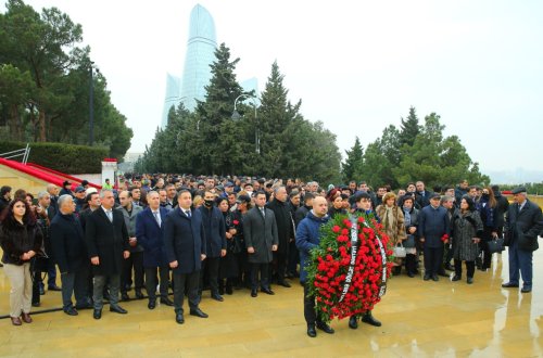Agentlik və QHT-lər Ümumxalq Hüzn Günündə Şəhidlər xiyabanını ziyarət ediblər