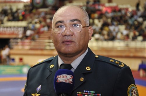 Firdovsi Umudovun 600 min manatlıq retro avtomobili - 99-FU-990 (FOTO)