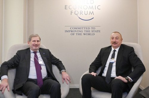 İlham Əliyev Davosda Aİ-nin büdcə və administrasiya üzrə komissarı ilə görüşüb