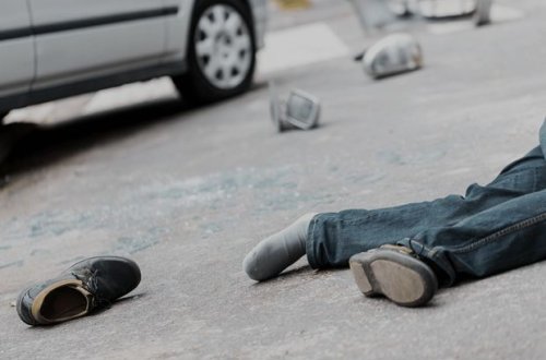 Bakıda avtomobil yeniyetməni vuraraq ayağını sındırıb