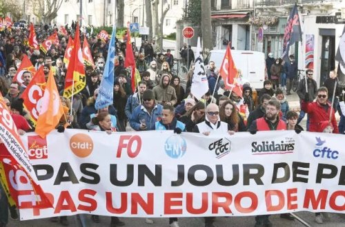 Fransada insanlar pensiya islahatına qarşı küçələrə çıxıb