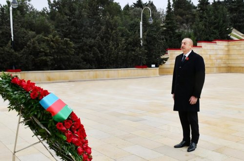 Prezident İlham Əliyev Şəhidlər xiyabanını ziyarət edib