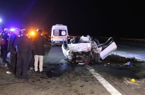 Türkiyədə traktorla avtomobil toqquşub, 4 nəfər ölüb