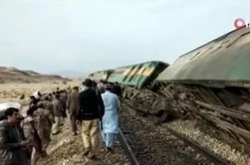 Pakistanda sərnişin qatarına hücum: 18 YARALI