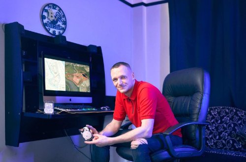 Hər kəs bu adamdan danışır: 2 milyardı zibilliyə atdı