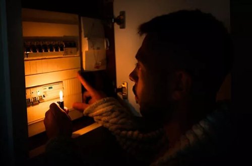 Pakistan qaranlığa büründü, 220 milyon insan işıqsız qaldı