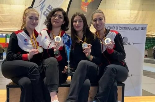 Gənc Qadınlar Qılınc Komandası İspaniyada çempion olub