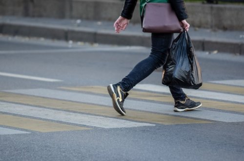 В Баку автомобиль сбил 36-летнюю женщину