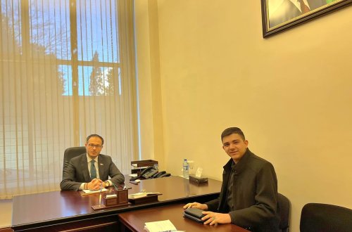 Deputat Ramil Həsən Milli Məclisin inzibati binasında seçiciləri ilə görüşüb