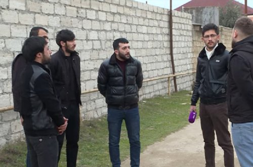 Bakıda eyni məhəllədə 