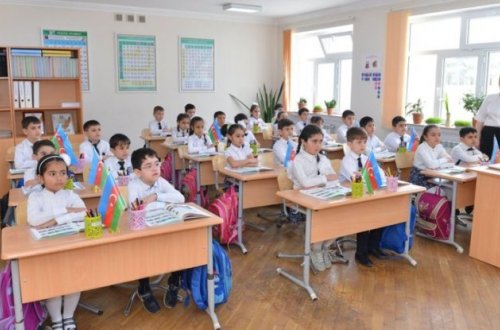 Сегодня в азербайджанских школах начинаются зимние каникулы
