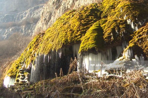 Qarabağın təbiət möcüzəsi: Şuşanın Çətir şəlaləsi buz bağlayıb - FOTO