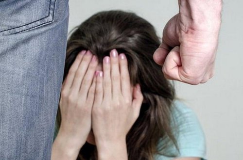 Abşeronda əri tərəfindən döyülən qadının ayağı sınıb