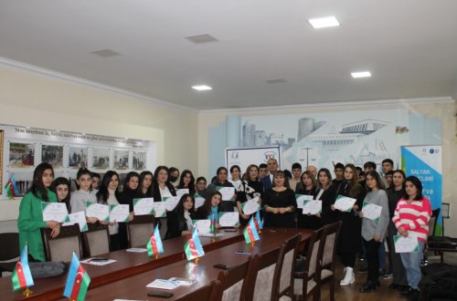 Gənclər üçün milli-mənəvi dəyərlər və monolit ailə institutuna dair təlimlərə Salyandan start verildi