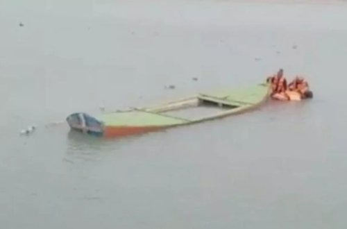 Pakistanda qayığın batması nəticəsində 11 tələbə ölüb