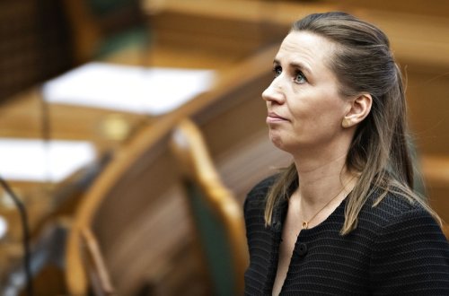 Danimarkanın baş naziri Ukraynaya gedib, yaralı hərbçilərlə görüşüb