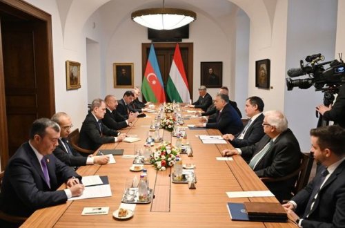 Azərbaycan Prezidentinin Macarıstanın Baş naziri ilə geniş tərkibdə görüşü olub - FOTO