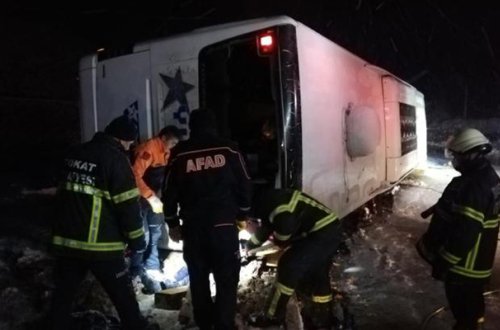 Türkiyədə avtobus aşdı, ölən və yaralananlar var