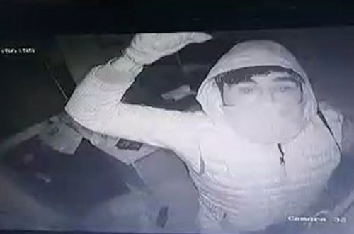 Xətaidə marketdən oğurluq edən şəxs polislərə silahlı müqavimət göstərib - FOTO/VİDEO