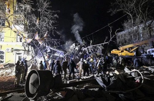 Rusiya Kramatorskda mənzili vurdu: 3 ÖLÜ, 20 YARALI