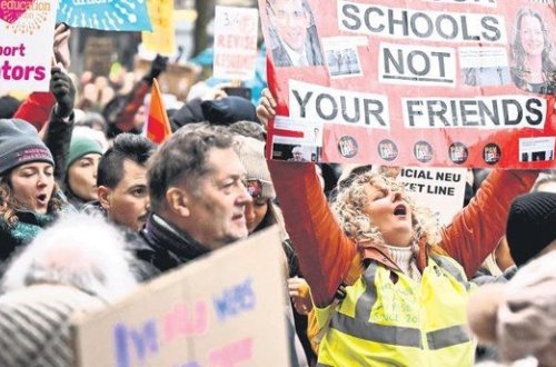 Böyük Britaniyada 500 min insan işini tərk edib