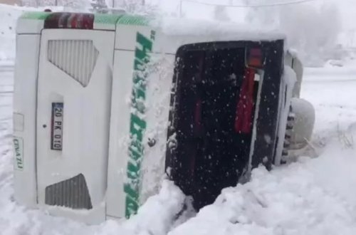 Türkiyədə avtobus aşdı - 12 nəfər xəsarət aldı