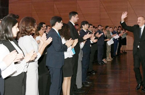 “Bütün sahələrdə gənc kadrlara ciddi etimad göstərilir” - TƏHLİL