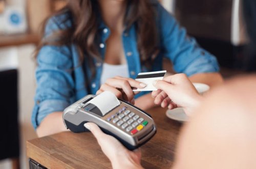 Bakıda qeyri-adi ŞANTAJ: Bazarlıq etdirib, restoranda hesab ödətdilər