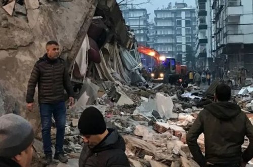 Azərbaycanlı tələbə bacılar dağıntılar altından çıxarıldılar