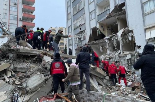 Zəlzələnin dağıntıları altında qalanlar arasında futbolçu və voleybolçular da var