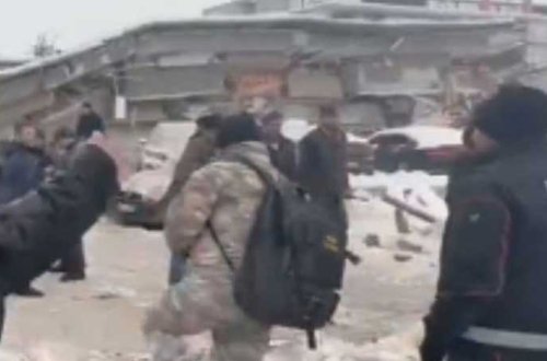 Türkiyədə faciə ardınca faciə: Xilasedicilər dağılan binanın altında qaldılar - VİDEO