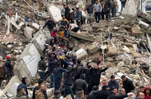 Malatyada xilasedicilər 4 azərbaycanlı tələbəni dağıntılar altından çıxarıb