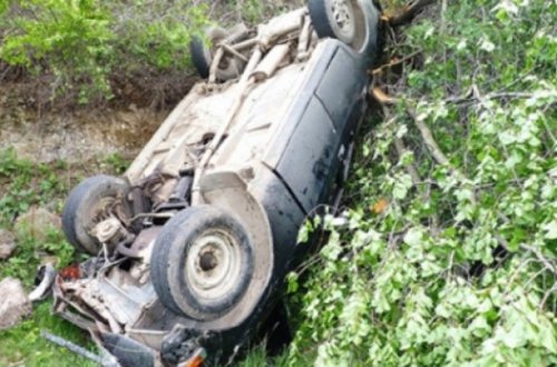 Xocalıda yük avtomobili su kanalına düşüb