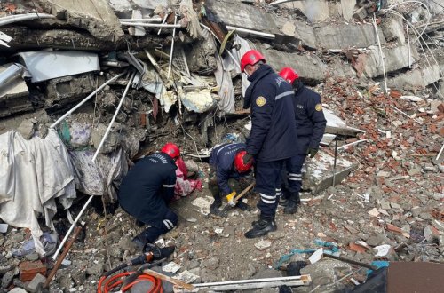 Azərbaycan xilasediciləri 3 nəfəri xilas edib, 10 nəfərin meyitini dağıntılar altından çıxarıb