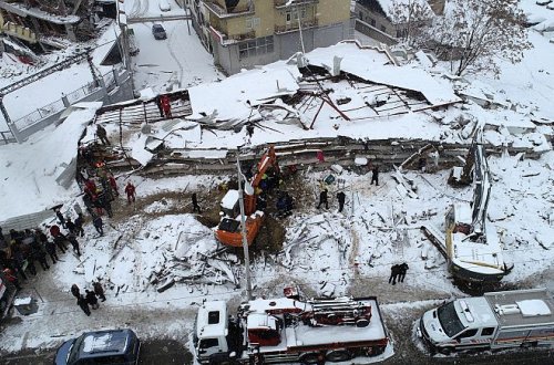 Dağıntılar altında qalanlar donmaq təhlükəsi ilə üzləşib