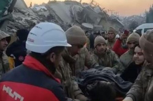 5 yaşlı uşaq 51 saatdan sonra dağıntılar altından sağ xilas edildi - VİDEO