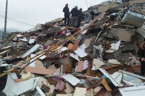 Türkiyədə zəlzələ bölgəsində 25 azərbaycanlının axtarışları aparılır