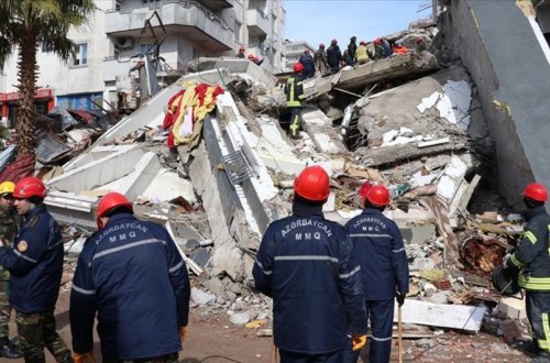 Azərbaycanın xilasediciləri dağıntılar altından daha bir qızın meyitini çıxarıb