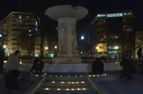 Vaşinqtonda Türkiyədə zəlzələdə həyatını itirənlərin xatirəsinə şamlar yandırılır