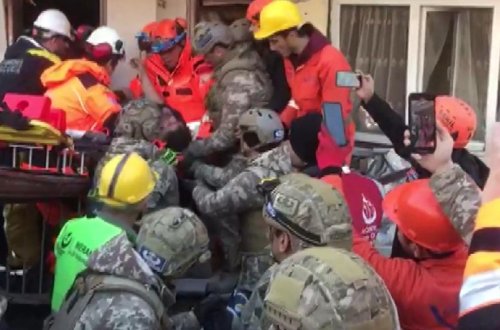 Hatayda zəlzələdən 82 saat sonra 5 nəfərlik ailə xilas edilib