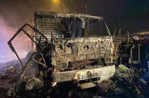 İzmirdən zəlzələ bölgəsinə gedən yardım maşını yanıb