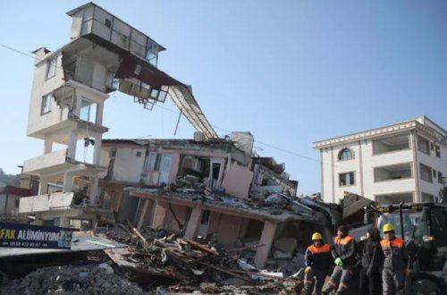 Antakyanın 18 min əhalisi olan məhəlləsində möhkəm bina qalmayıb