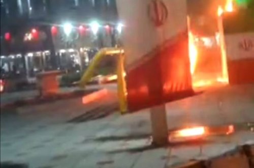 İranda molla rejiminin yaranmasının ildönümü bannerlərin yandırılması ilə “qeyd edildi” - VİDEO