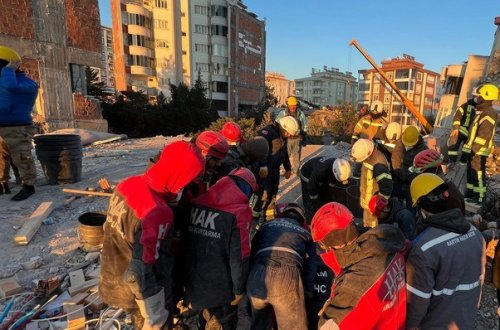 Azərbaycan xilasediciləri 105 saat dağıntılar altında qalmış yeniyetməni xilas edib