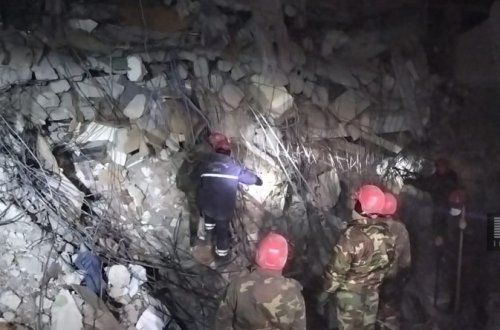 Azərbaycanın xilasediciləri 50 yaşlı qadını 120 saat sonra dağıntılar altından sağ çıxarıb