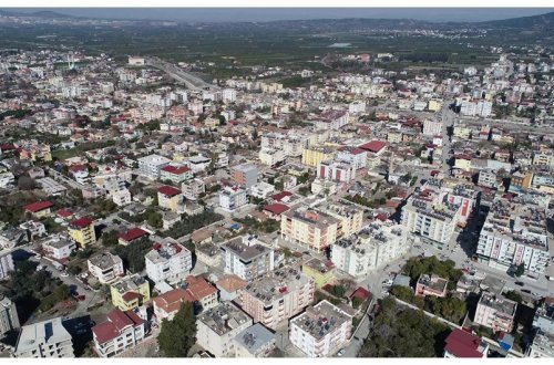 Hatayın 42 min əhalisi olan rayonunda bir bina belə uçmayıb