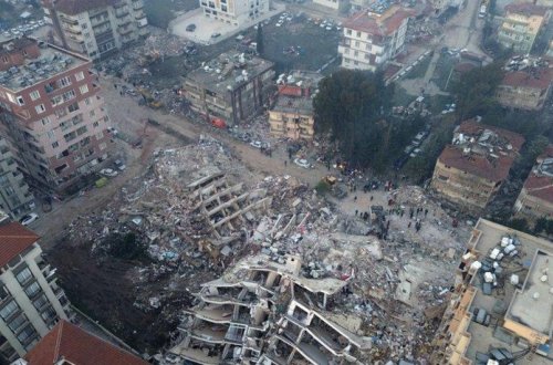 Hatayda zəlzələdən 141 saat sonra ana və övladı xilas edilib